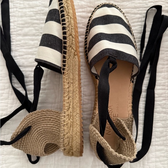 NAGUISA SZ 40 Black and White Striped Espadrille Flats with ankle ties - Picture 2 of 7